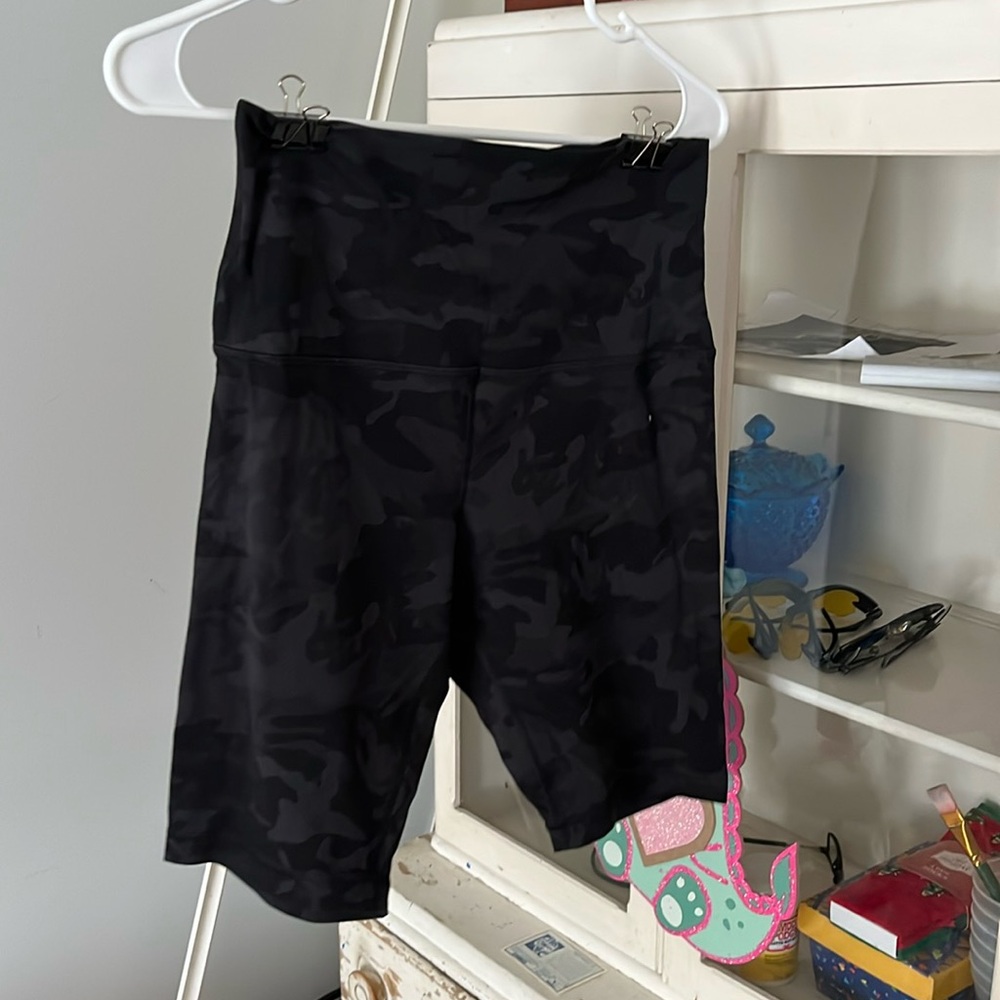 Lululemon shorts size 10
